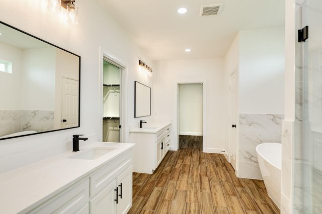 2138 Twin Lakes Boulevard, West Columbia, TX 77486