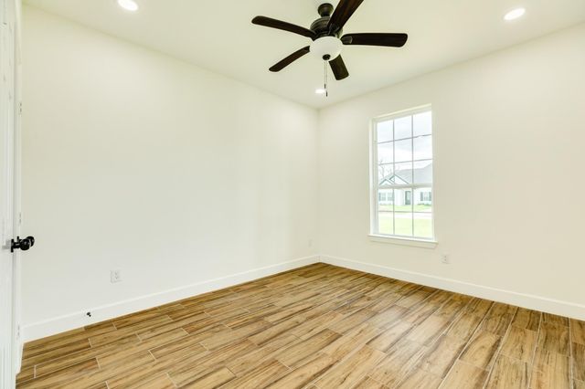 2138 Twin Lakes Boulevard, West Columbia, TX 77486