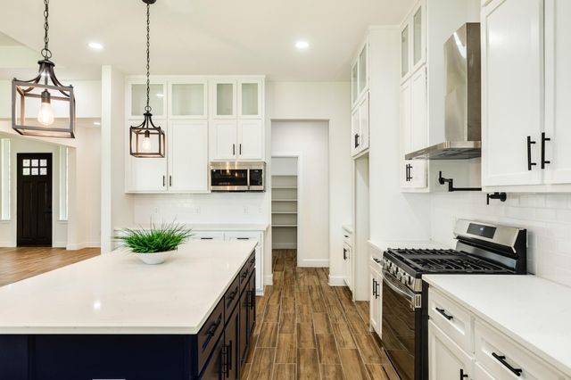 2138 Twin Lakes Boulevard, West Columbia, TX 77486