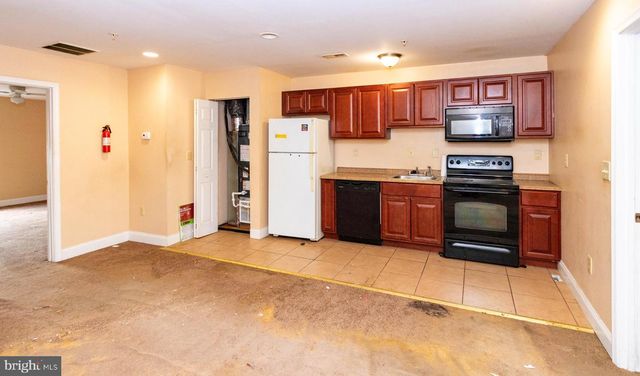 2227 SAINT PAUL ST, Baltimore, MD 21218