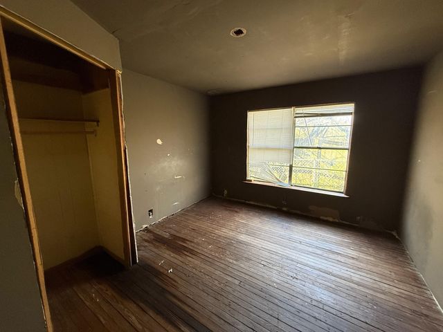 221 W Jordan Street, Alvin, TX 77511