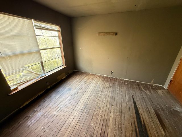 221 W Jordan Street, Alvin, TX 77511