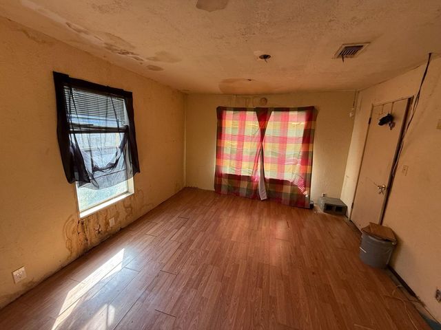 221 W Jordan Street, Alvin, TX 77511