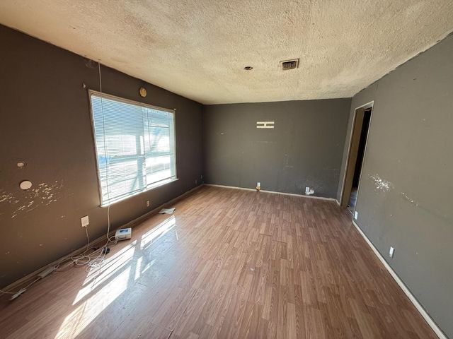 221 W Jordan Street, Alvin, TX 77511