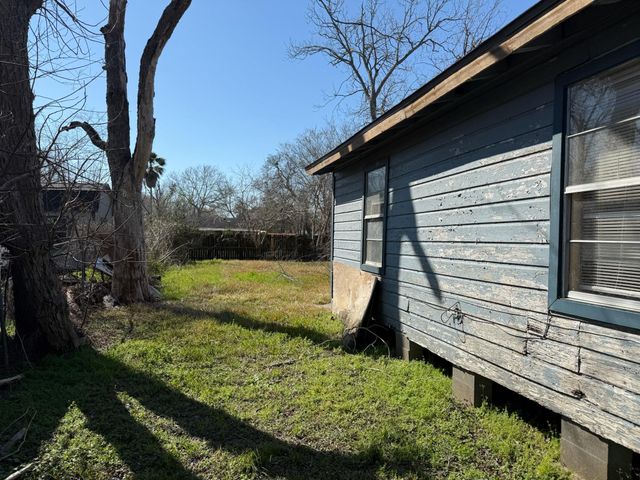 221 W Jordan Street, Alvin, TX 77511