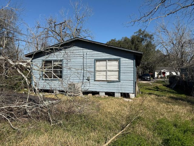 221 W Jordan Street, Alvin, TX 77511