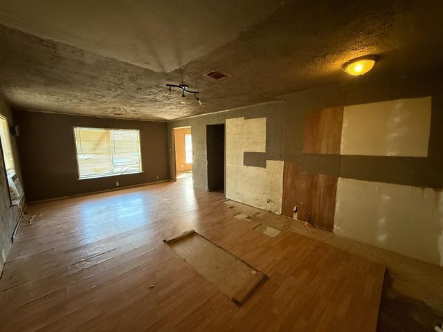 221 W Jordan Street, Alvin, TX 77511