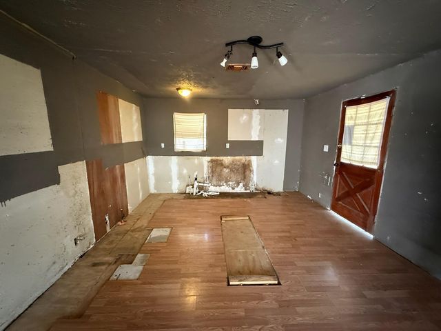 221 W Jordan Street, Alvin, TX 77511