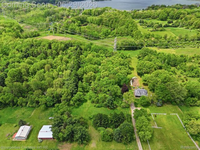 8645 Toma Road, Dexter Township, MI 48169