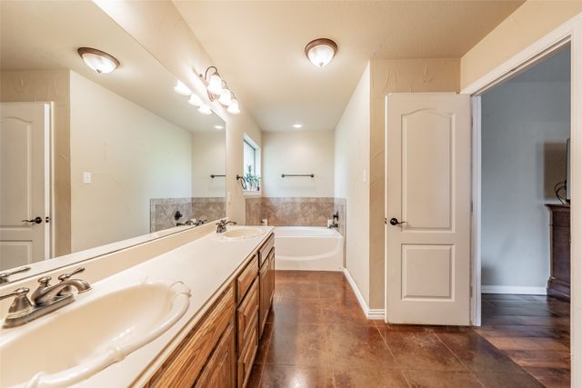 800 Stella Mae Drive, Fort Worth, TX 76028