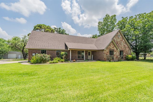 800 Stella Mae Drive, Fort Worth, TX 76028