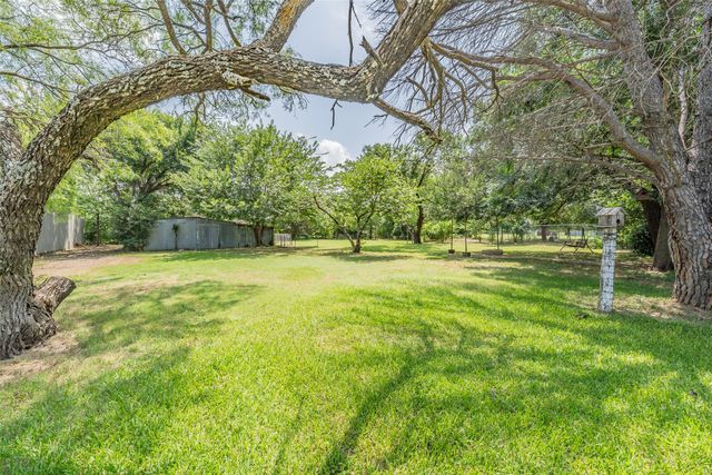 800 Stella Mae Drive, Fort Worth, TX 76028
