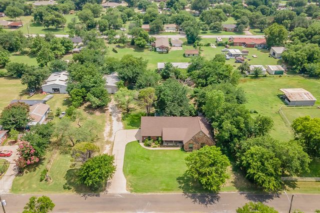 800 Stella Mae Drive, Fort Worth, TX 76028