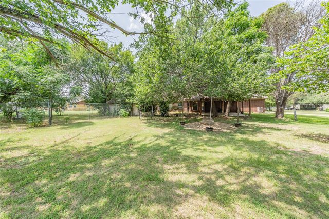 800 Stella Mae Drive, Fort Worth, TX 76028