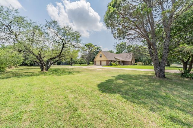 800 Stella Mae Drive, Fort Worth, TX 76028