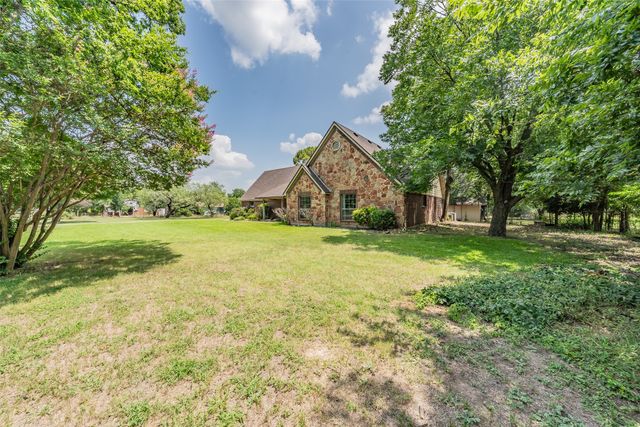800 Stella Mae Drive, Fort Worth, TX 76028