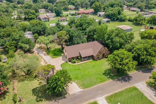 800 Stella Mae Drive, Fort Worth, TX 76028