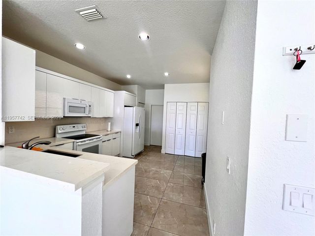 2433 Pasadena Way, Weston, FL 33327