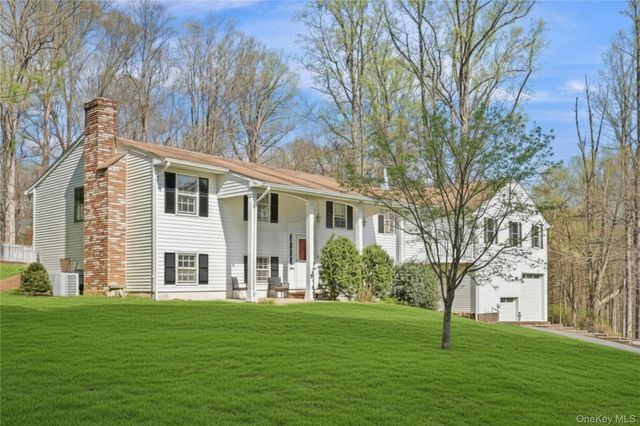 4 Stuart Lane, Katonah, NY 10536