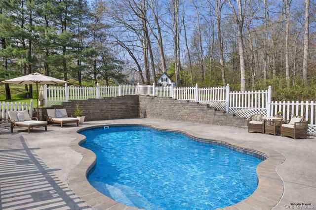 4 Stuart Lane, Katonah, NY 10536