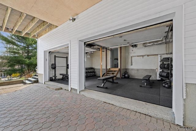4 Stuart Lane, Katonah, NY 10536