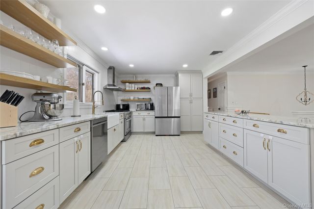 4 Stuart Lane, Katonah, NY 10536