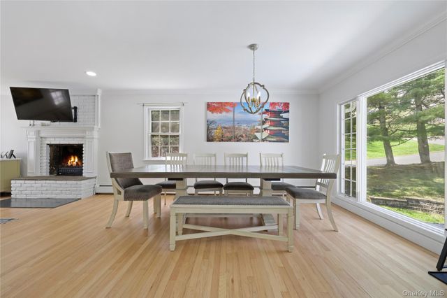 4 Stuart Lane, Katonah, NY 10536