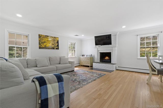 4 Stuart Lane, Katonah, NY 10536