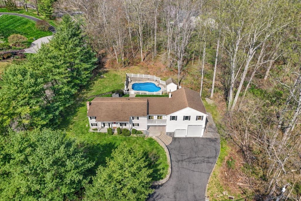 4 Stuart Lane, Katonah, NY 10536