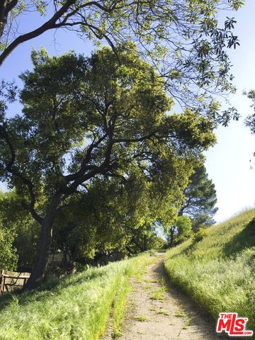 8813 Wonderland Avenue, Los Angeles, CA 90046