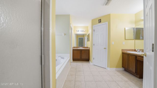 550 ALICE COVE Court, Jacksonville, FL 32218