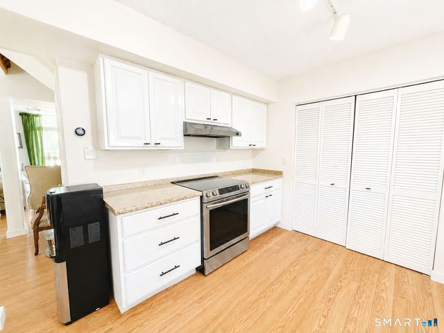 1 Partridge Court 1, Simsbury, CT 06070