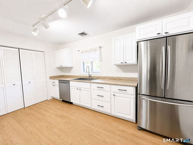 1 Partridge Court 1, Simsbury, CT 06070