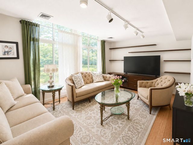 1 Partridge Court 1, Simsbury, CT 06070