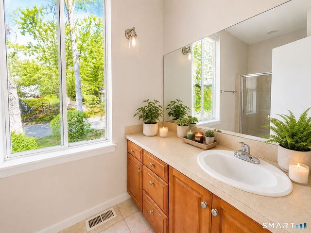 1 Partridge Court 1, Simsbury, CT 06070