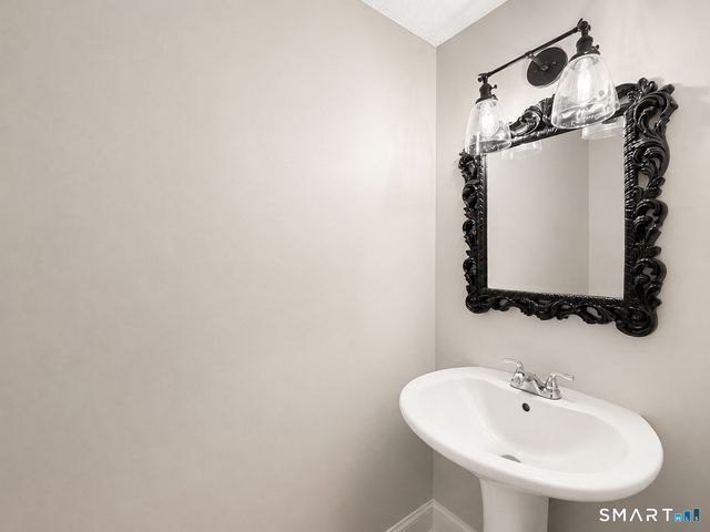 1 Partridge Court 1, Simsbury, CT 06070