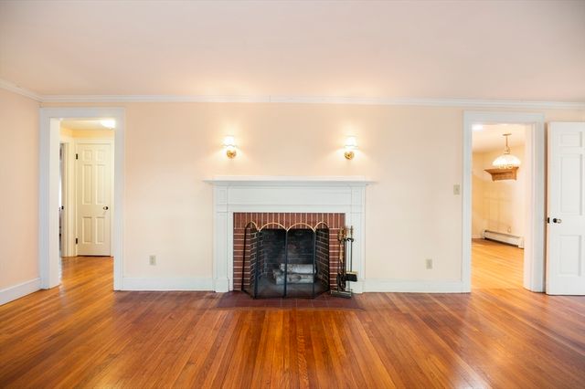 110 Linden St, Hamilton, MA 01982