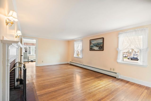 110 Linden St, Hamilton, MA 01982