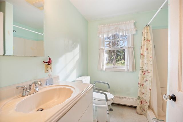 110 Linden St, Hamilton, MA 01982