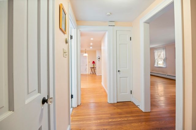 110 Linden St, Hamilton, MA 01982