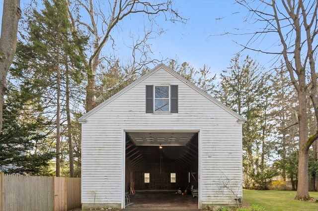 110 Linden St, Hamilton, MA 01982