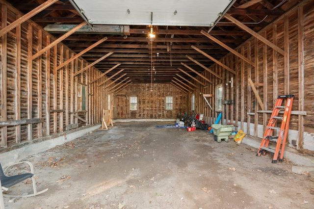 110 Linden St, Hamilton, MA 01982