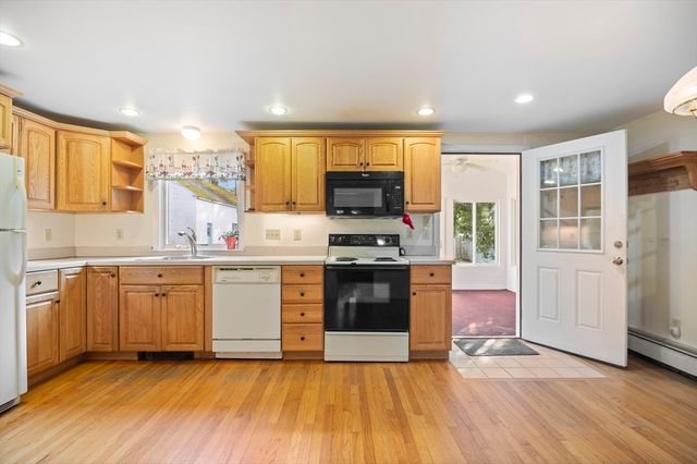 110 Linden St, Hamilton, MA 01982