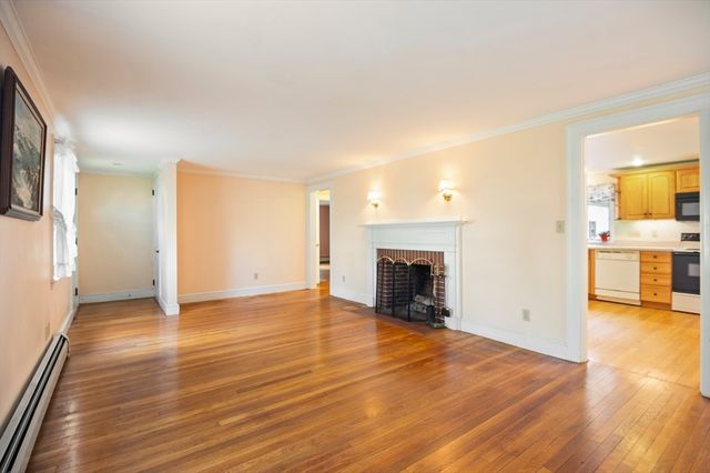 110 Linden St, Hamilton, MA 01982