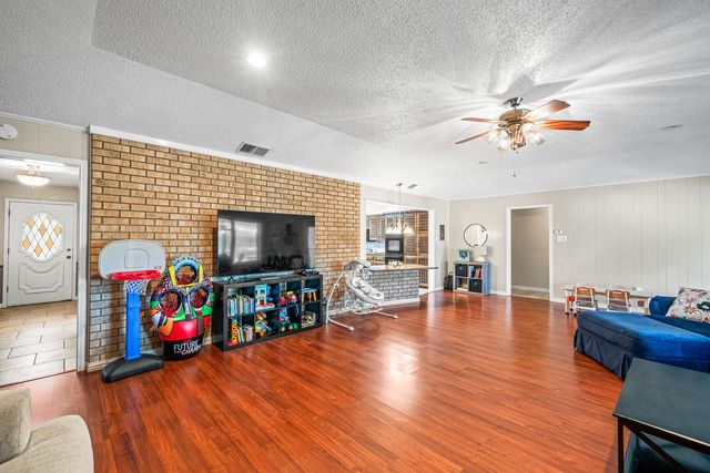 1710 E Hester Street, Brownfield, TX 79316