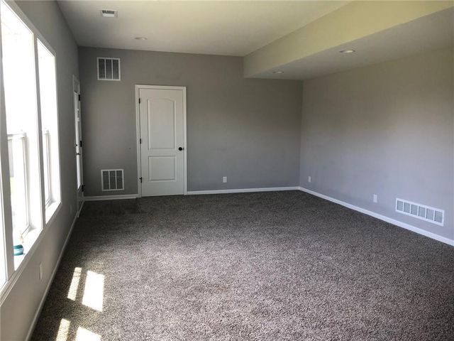 1483 N 162nd Court, Basehor, KS 66007