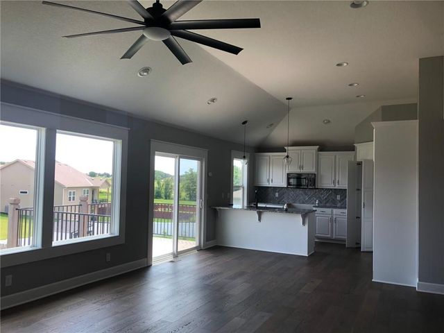 1483 N 162nd Court, Basehor, KS 66007