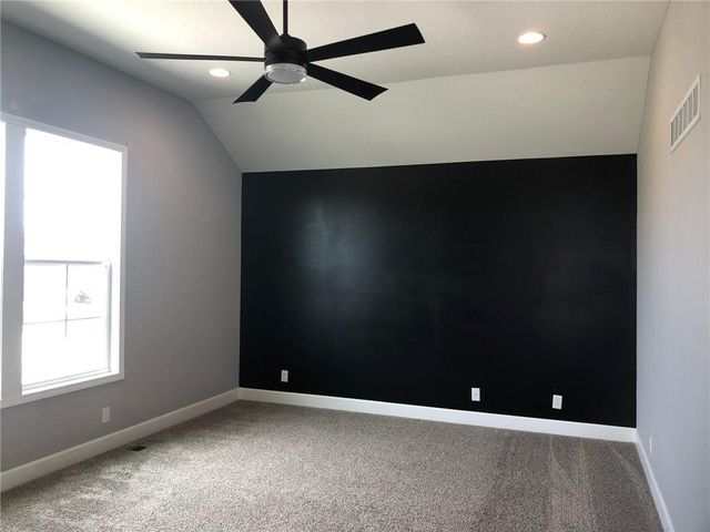 1483 N 162nd Court, Basehor, KS 66007