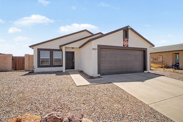 8719 W MAGNUM Drive, Arizona City, AZ 85123