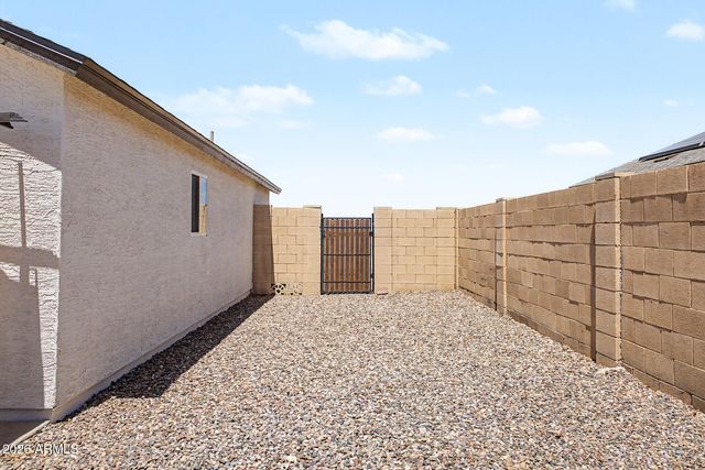 8719 W MAGNUM Drive, Arizona City, AZ 85123